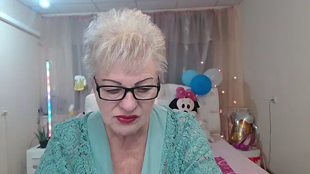 Snapshot of KayleSmoll chatting on 09.27.25 KayleSmoll online show from 09.27.25