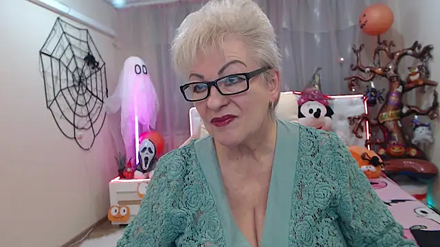 Snapshot of KayleSmoll chatting on 11.05.25 KayleSmoll online show from 11.05.25