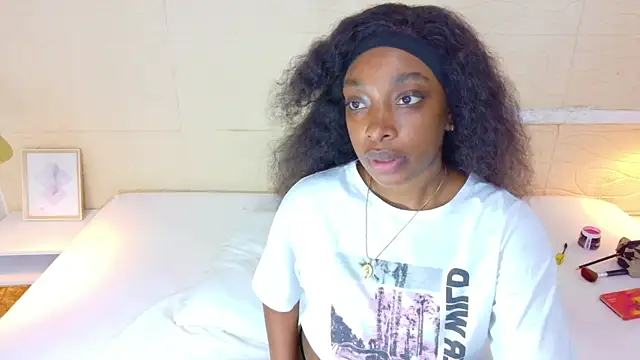 Snapshot of Shamiraa_moore chatting on 10.09.25 Shamiraa moore online show from 10.09.25