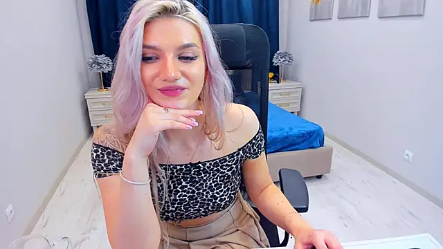 SelenaeMoore online show from 01.14.25