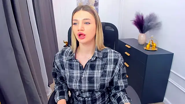 SelenaeMoore online show from 03.02.26