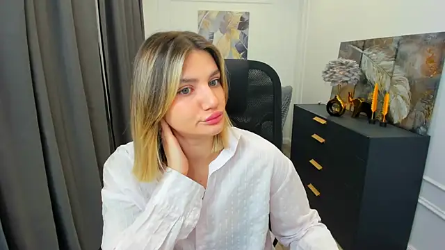 SelenaeMoore online show from 03.29.26