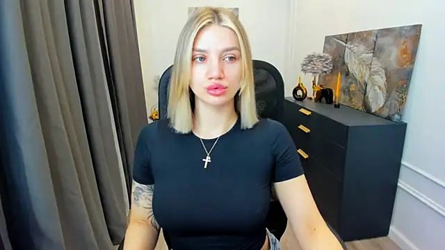 SelenaeMoore online show from 04.19.26