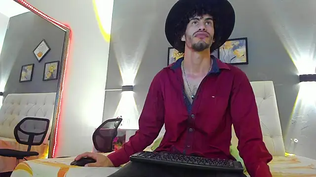 Elias Snow  online show from 09.18.25