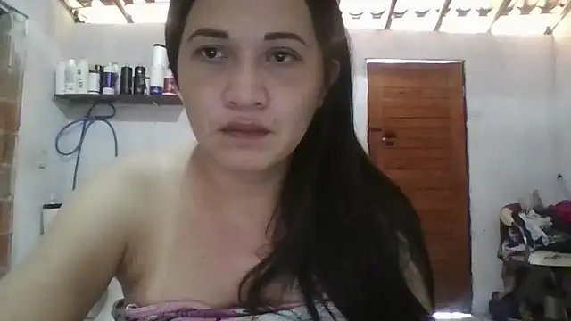 Snapshot of iaradias chatting on 04.23.26 iaradias online show from 04.23.26