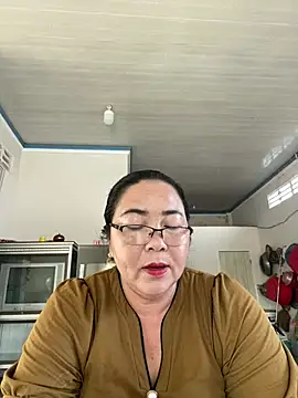 Snapshot of NDith chatting on 03.05.25 NDith online show from 03.05.25