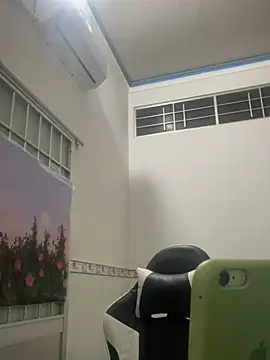 Snapshot of NDith chatting on 03.05.25 NDith online show from 03.05.25