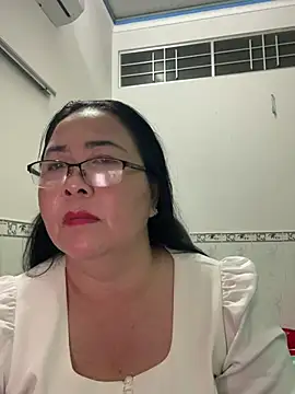 Snapshot of NDith chatting on 03.05.25 NDith online show from 03.05.25