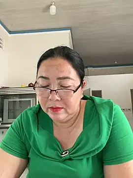 Snapshot of NDith chatting on 03.06.25 NDith online show from 03.06.25