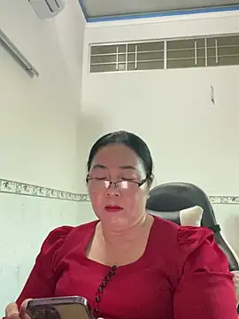 Snapshot of NDith chatting on 03.06.25 NDith online show from 03.06.25