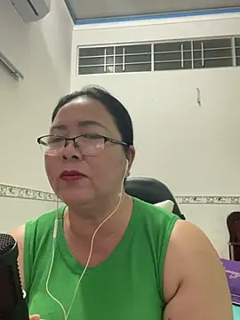 Snapshot of NDith chatting on 03.06.25 NDith online show from 03.06.25