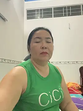 Snapshot of NDith chatting on 03.06.25 NDith online show from 03.06.25