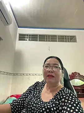 Snapshot of NDith chatting on 03.06.25 NDith online show from 03.06.25