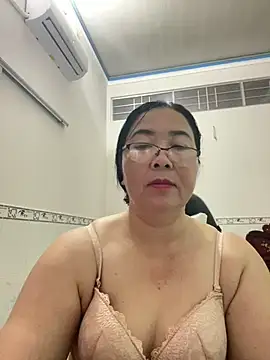 Snapshot of NDith chatting on 03.07.25 NDith online show from 03.07.25