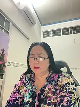 Snapshot of NDith chatting on 03.07.25 NDith online show from 03.07.25