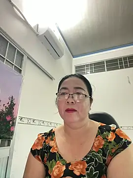 Snapshot of NDith chatting on 03.07.25 NDith online show from 03.07.25