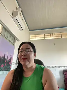 Snapshot of NDith chatting on 03.08.25 NDith online show from 03.08.25