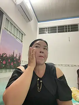 Snapshot of NDith chatting on 03.08.25 NDith online show from 03.08.25