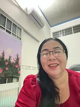 Snapshot of NDith chatting on 03.09.25 NDith online show from 03.09.25