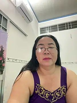 Snapshot of NDith chatting on 03.09.25 NDith online show from 03.09.25