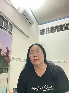 Snapshot of NDith chatting on 03.11.25 NDith online show from 03.11.25