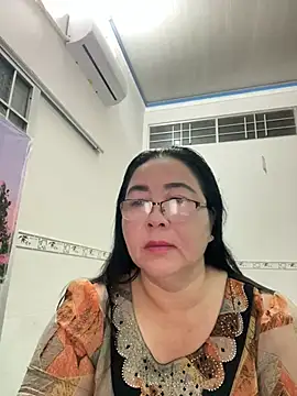 Snapshot of NDith chatting on 03.12.25 NDith online show from 03.12.25