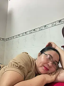 Snapshot of NDith chatting on 03.13.25 NDith online show from 03.13.25