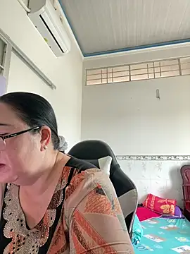 Snapshot of NDith chatting on 03.15.25 NDith online show from 03.15.25