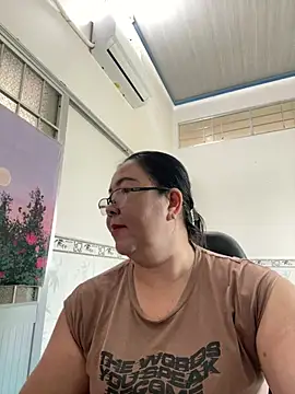 Snapshot of NDith chatting on 03.16.25 NDith online show from 03.16.25