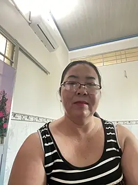 Snapshot of NDith chatting on 03.16.25 NDith online show from 03.16.25