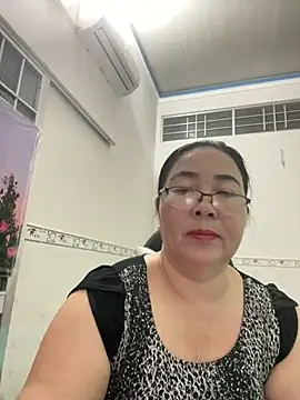 Snapshot of NDith chatting on 03.16.25 NDith online show from 03.16.25