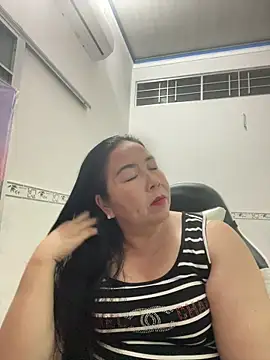 Snapshot of NDith chatting on 03.16.25 NDith online show from 03.16.25