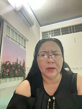 Snapshot of NDith chatting on 03.16.25 NDith online show from 03.16.25