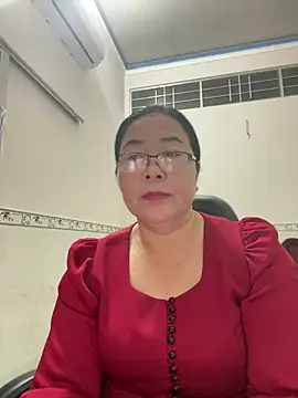 Snapshot of NDith chatting on 03.17.25 NDith online show from 03.17.25