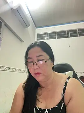 Snapshot of NDith chatting on 03.17.25 NDith online show from 03.17.25