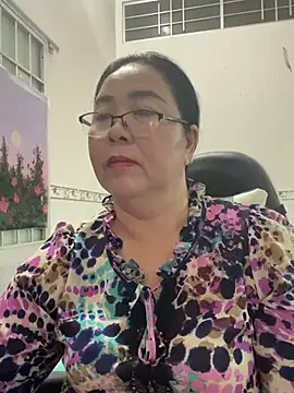 Snapshot of NDith chatting on 03.17.25 NDith online show from 03.17.25