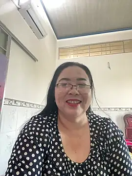 Snapshot of NDith chatting on 03.18.25 NDith online show from 03.18.25