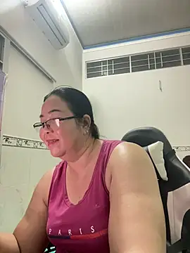 Snapshot of NDith chatting on 03.18.25 NDith online show from 03.18.25