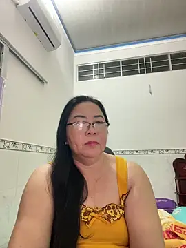 Snapshot of NDith chatting on 03.19.25 NDith online show from 03.19.25