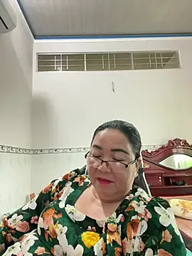 Snapshot of NDith chatting on 03.21.25 NDith online show from 03.21.25