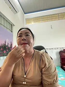 Snapshot of NDith chatting on 03.22.25 NDith online show from 03.22.25