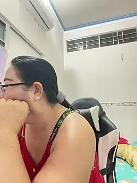 Snapshot of NDith chatting on 03.22.25 NDith online show from 03.22.25