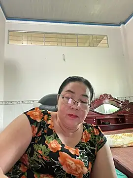 Snapshot of NDith chatting on 03.23.25 NDith online show from 03.23.25