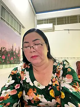 Snapshot of NDith chatting on 09.11.25 NDith online show from 09.11.25