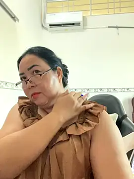 Snapshot of NDith chatting on 09.16.25 NDith online show from 09.16.25