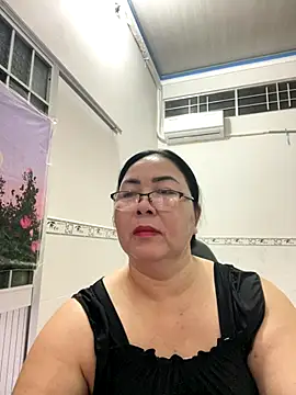 Snapshot of NDith chatting on 09.17.25 NDith online show from 09.17.25