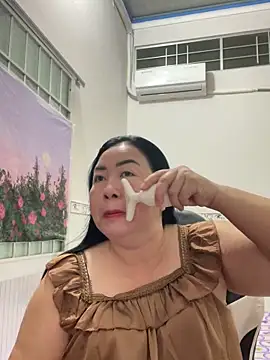 Snapshot of NDith chatting on 09.18.25 NDith online show from 09.18.25