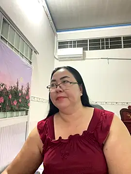 Snapshot of NDith chatting on 09.18.25 NDith online show from 09.18.25