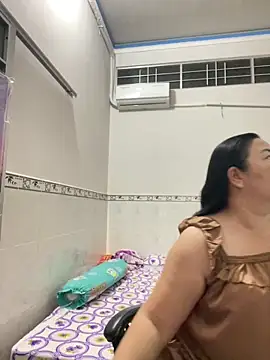 Snapshot of NDith chatting on 09.19.25 NDith online show from 09.19.25