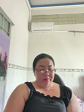 Snapshot of NDith chatting on 09.20.25 NDith online show from 09.20.25